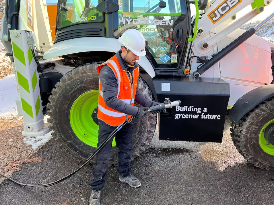 JCB 在其“零排放之路”上增加氫內(nèi)燃機